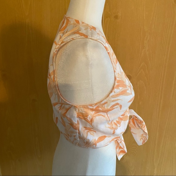 Abercrombie & Fitch • Cropped Tie-Front Linen-Blend Top in White Floral - Picture 6 of 10